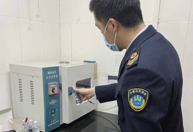 我为群众办实事 三水区卫生监督所开展春节前餐饮具集中消毒服务单位检查