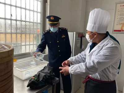 春节我在岗丨执法不断档，服务不下线！——餐饮器具集中消毒服务跟踪纪实